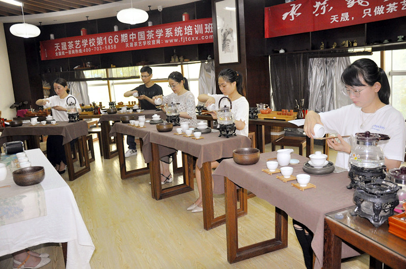 七月暑假去哪学茶艺师培训师的培训班好? 